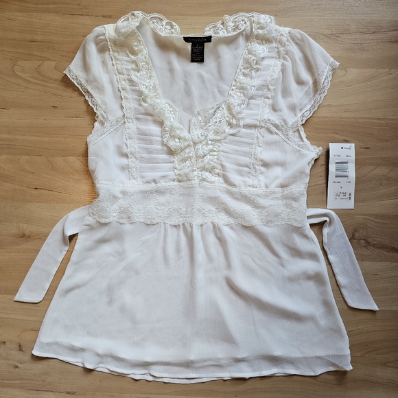 NWT Sunny Taylor Blouse White with Lace Trim and Accents - Picture 4 of 7